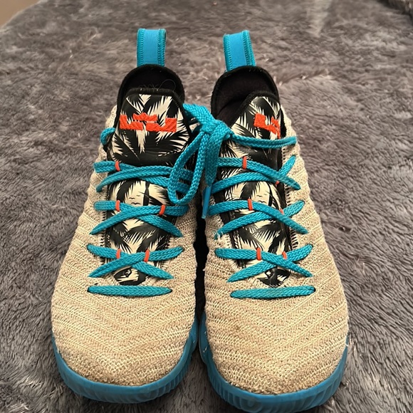 Nike LeBron 16 South Beach - Picture 2 of 5